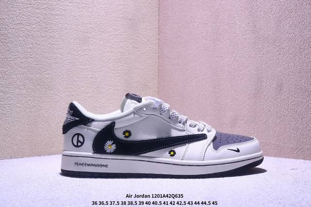 乔丹Fragment X Travis Scott Xdior Air Jordan 1 Low 三方联名倒钩，整双鞋以全荔枝皮打造，腰身搭配白色 倒勾 ，再点