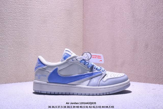 乔丹Fragment X Travis Scott Xdior Air Jordan 1 Low 三方联名倒钩，整双鞋以全荔枝皮打造，腰身搭配白色 倒勾 ，再点
