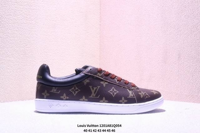 Louis Vuitton Trainer Sneaker 路易威登低帮休闲鞋 艺术总监 Virgil Abloh 设计的路易威登手写标识则于侧面彰显品牌格调.