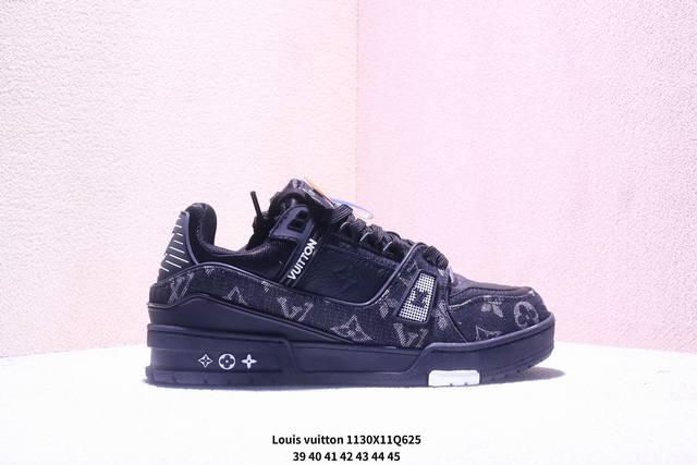 Louis Vuitton Trainer Sneaker Low 路易威登 休闲运动文化百搭板鞋 舒适防滑底和百搭性霸屏整个时尚娱乐圈 细节调整完美主义 鞋面