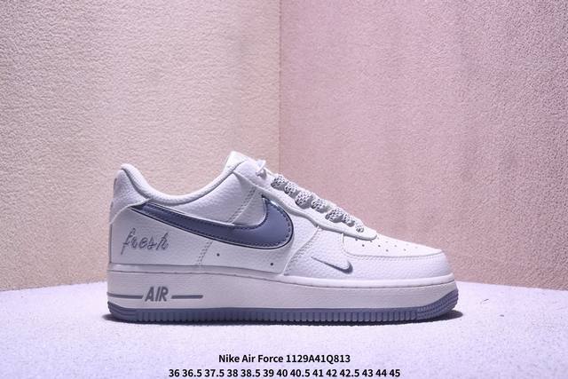 耐克 Nike Air Force 1 ’07 空军一号低帮百搭休闲运动板鞋。柔软、弹性十足的缓震性能和出色的中底设计，横跨复古与现代的外型结合，造就出风靡全球