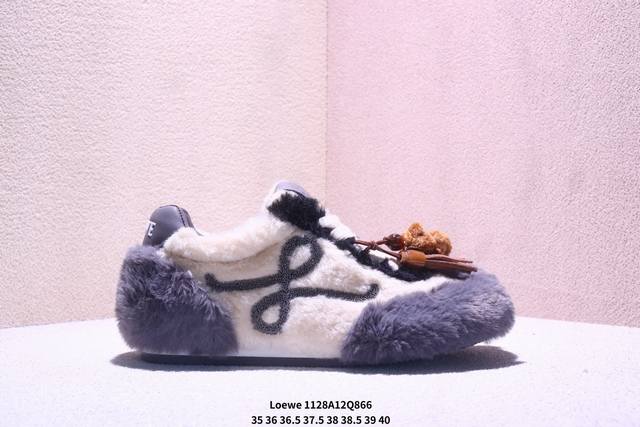 罗意威 Loewe Ballet Runner 2.0 Sneakers 芭蕾舞2.0系列阿甘复古风德训薄底百搭休闲运动鞋 #不对称鞋头设计、袜状内部结构，轻盈