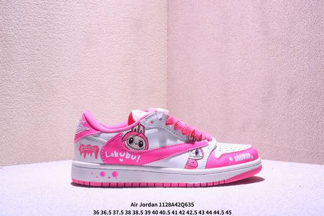 乔丹Fragment X Travis Scott Xdior Air Jordan 1 Low 三方联名倒钩，整双鞋以全荔枝皮打造，腰身搭配白色 倒勾 ，再点