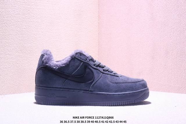 加绒耐克Nike Air Force 1’07 空军一号低帮百搭休闲运动板鞋。柔软、弹性十足的缓震性能和出色的中底设计，横跨复古与现代的外型结合，造就出风靡全球