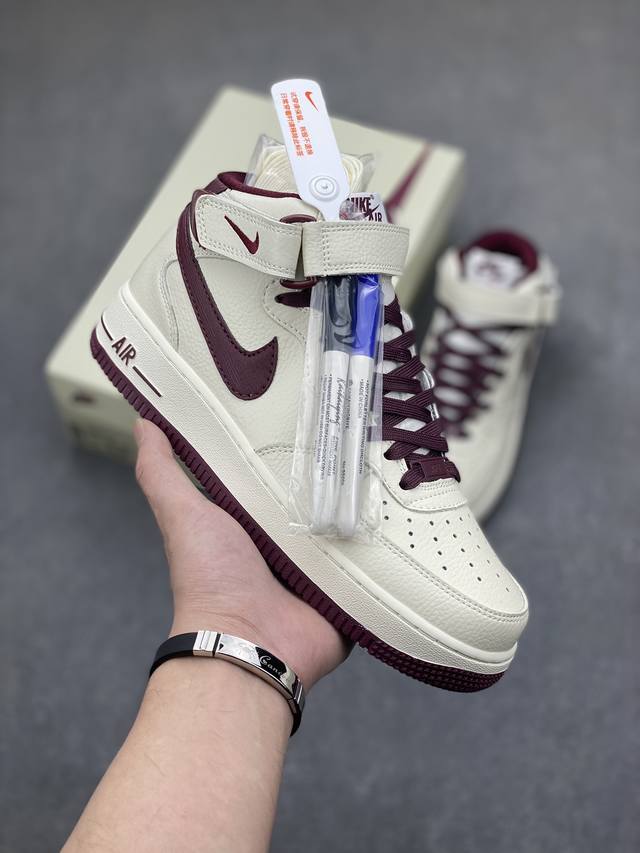 小红书爆款 公司级 Nike Air Force 1 Mid “米酒红”配色高帮空军一号休闲板鞋 定制皮料 原楦原纸板 纯正空军版型 高清洁度 内置全掌气垫 附