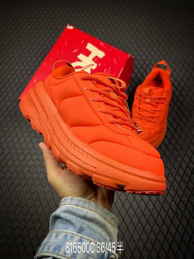 C Hoka U Bondi B3Ls Marni全新配色 Hoka One One是一家立志于做高端跑鞋的牌子，隶属于美国Deckers Brands公司。今