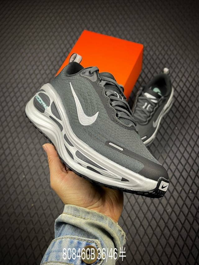 B 公司级Nike Vomero plus 耐克 舒适减震防滑 低帮跑步鞋 全掌Reactx泡绵中底 前掌和后跟还配备了Air Zoom气垫单元 据说跑起来更快