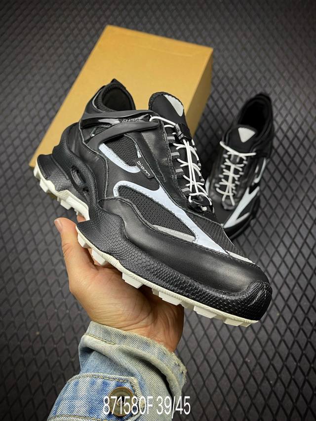 FEcco爱步防水运动鞋男 皮面休闲鞋户外男鞋 健步Biomc踪迹3代系列 黄景瑜同款 戈尔防水薄膜内衬提供强大的透气性与防水性 有效阻隔外部水分渗透，确保双脚