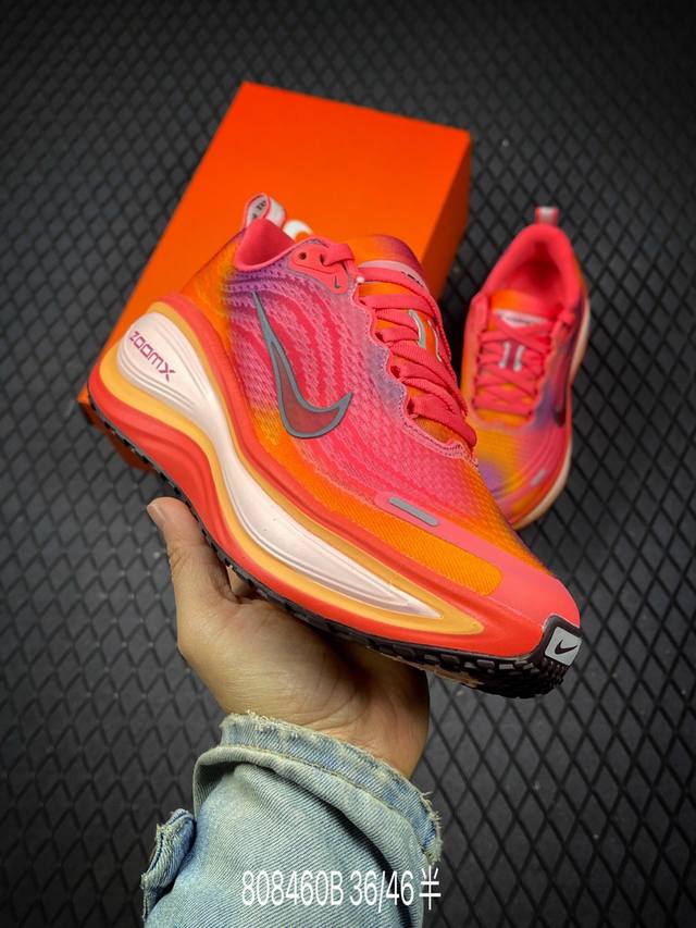 B 公司级Nike Vomero plus 耐克 舒适减震防滑 低帮跑步鞋 全掌Reactx泡绵中底 前掌和后跟还配备了Air Zoom气垫单元 据说跑起来更快