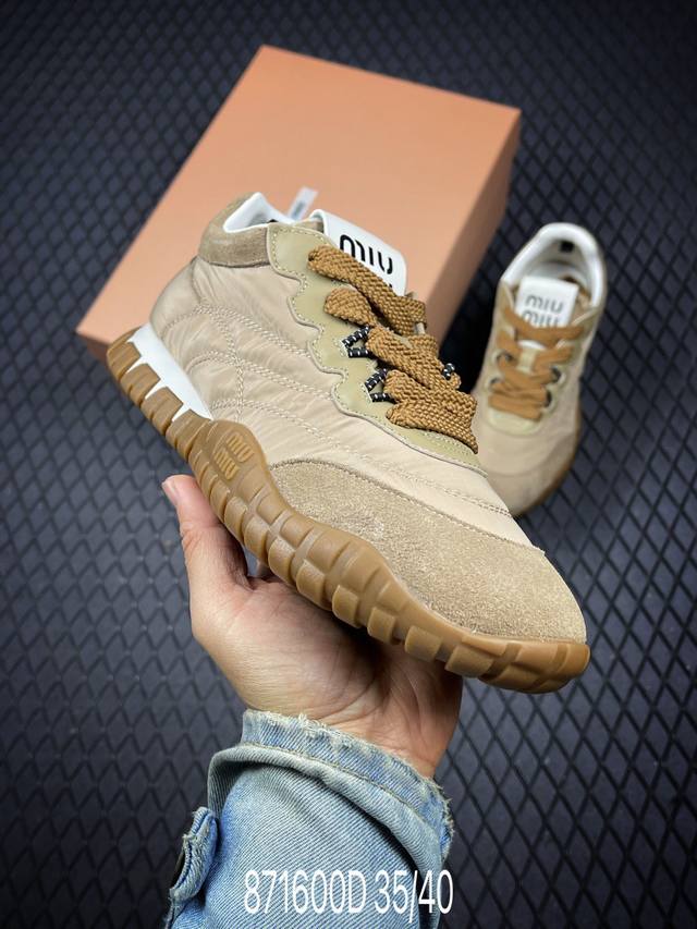 D Miumiu 谬谬 德训饼干休闲鞋 新色﹣﹣干枯玫瑰色 2025新款美式复古风~ 颜值担当火爆款脏脏鞋 不得不入的一款～做旧时尚，简约高级 随意搭配上脚非常