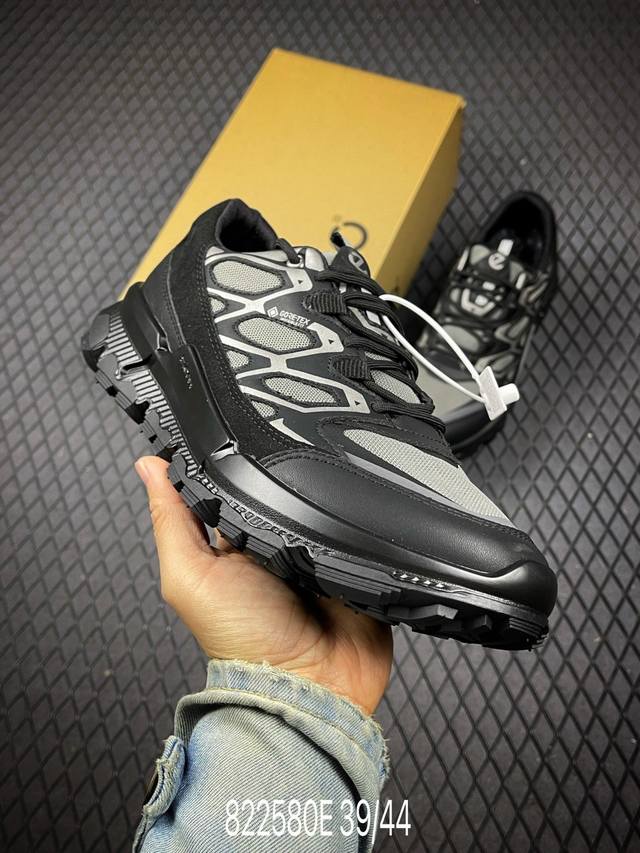 E Ecco爱步 小红书爆款 新款百搭休闲款 Ecco 爱步男士跑步鞋休闲鞋透气轻质系带轻便运动鞋 Ecco爱步是世界四大休闲鞋类品牌之一，总公司设于丹麦。旗下