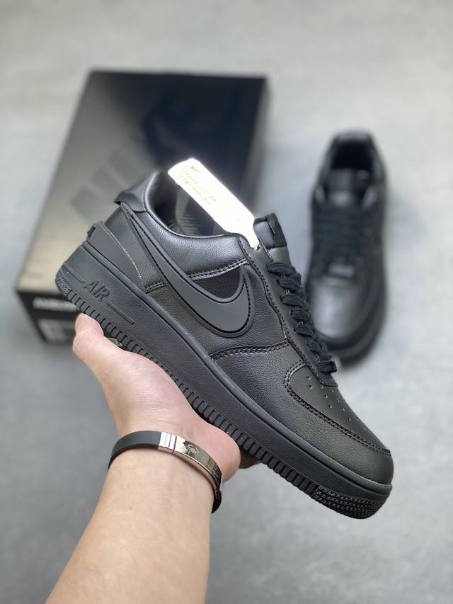 超级福利 核心特价 长期补货 耐克Nike Air Force 1 Low 空军一号 Af1 低帮百搭休闲运动板鞋。柔软、弹性十足的缓震性能和出色的中底设计，横