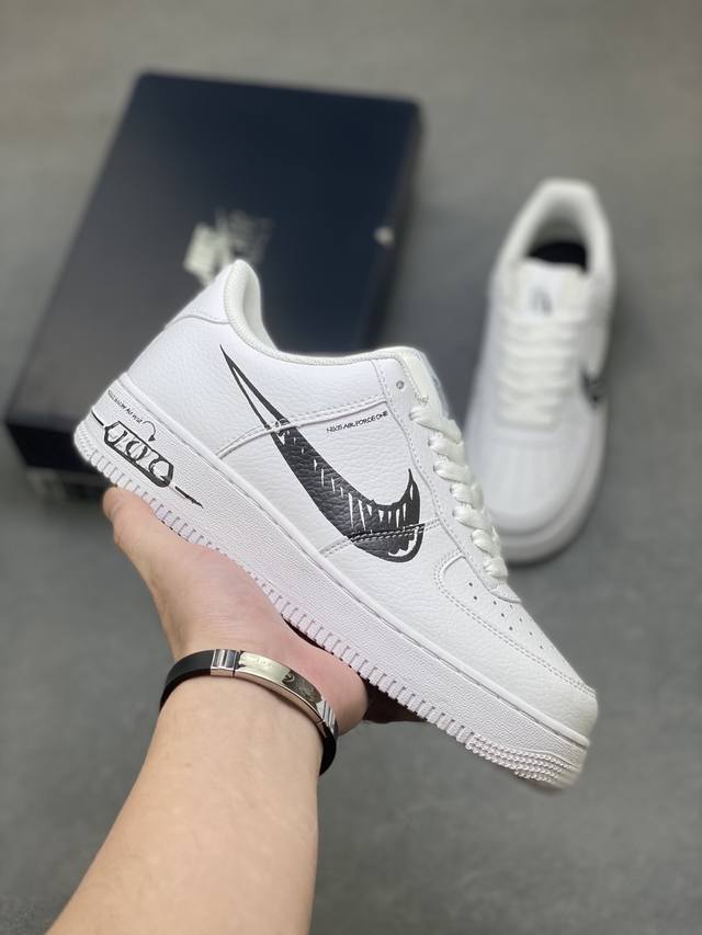 超级福利 核心特价 长期补货 耐克Nike Air Force 1 Low 空军一号 Af1 低帮百搭休闲运动板鞋。柔软、弹性十足的缓震性能和出色的中底设计，横