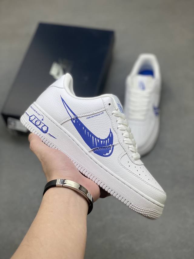 超级福利 核心特价 长期补货 耐克Nike Air Force 1 Low 空军一号 Af1 低帮百搭休闲运动板鞋。柔软、弹性十足的缓震性能和出色的中底设计，横