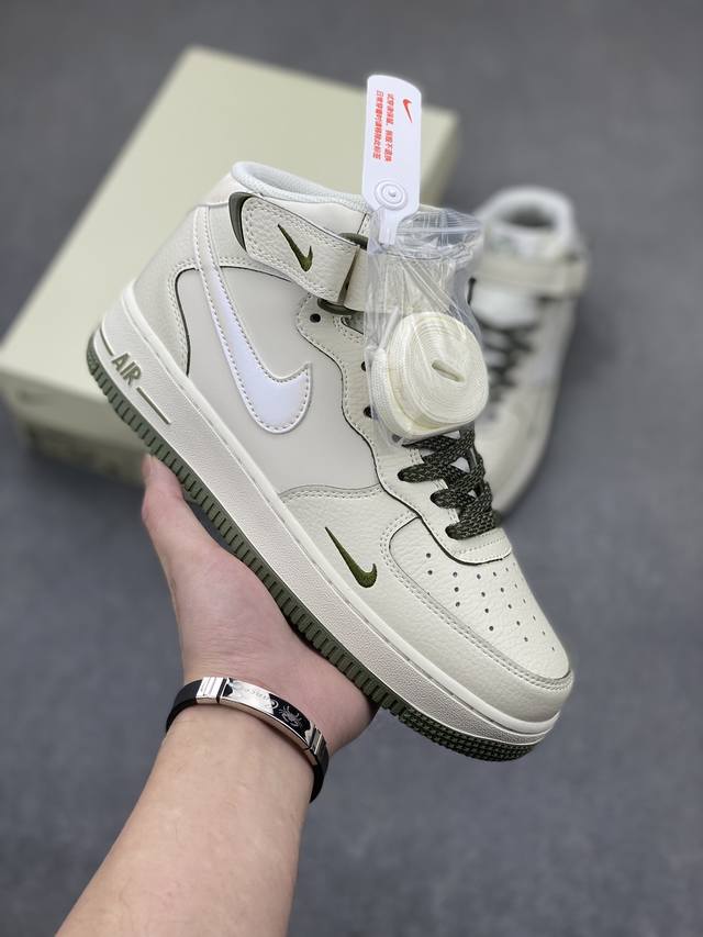 小红书爆款 官方同步Id定制 原装版本 Nike Air Force 1 Mid '07 “绿珠光”小勾空军一号中帮休闲板鞋 3M反光 定制皮料 原楦原纸板 纯
