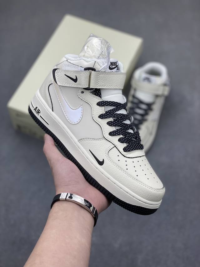 小红书爆款 官方同步Id定制 原装版本 Nike Air Force 1 Mid '07 “黑珠光”小勾空军一号中帮休闲板鞋 3M反光 定制皮料 原楦原纸板 纯