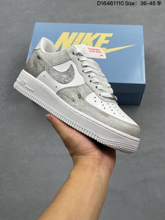 耐克Nike Air Force 1 Low 空军一号 低帮百搭休闲运动板鞋 柔软、弹性十足的缓震性能和出色的中底设计，横跨复古与现代的外型结合，造就出风靡全球