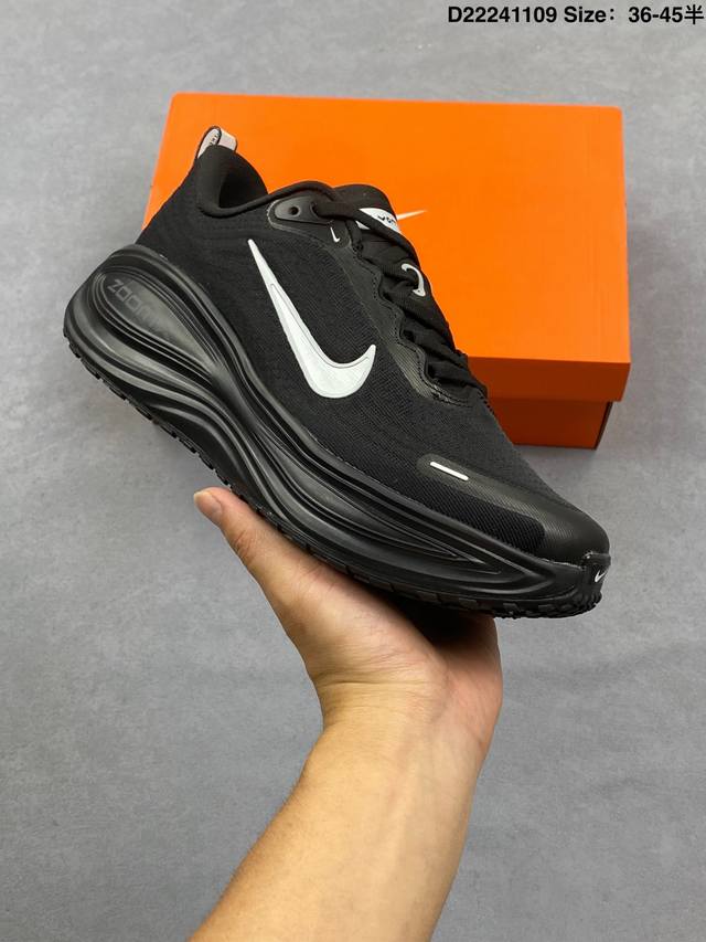 耐克Nike Vomero plus 反转Swoosh｜跑鞋圈新王！厚底增高运动跑步鞋 时尚老爹鞋 这双Vomero plus真的太绝了！反转Swoosh设计超