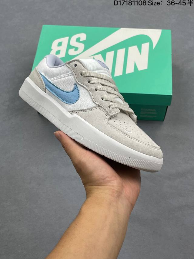耐克Nike Sb Force 58低帮休闲板鞋是一款将前沿创新带入街头的单品 它具有硫化杯底 具有出色的耐用性和灵活性 使用帆布和绒面革 在饰面上放置通风口