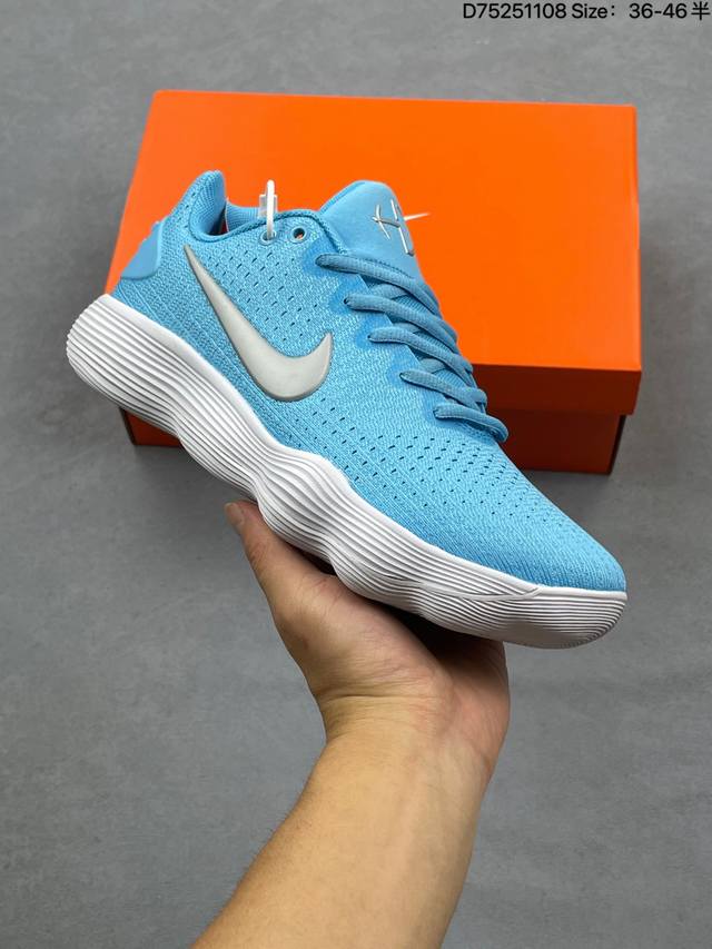 Nike Hyperdunk 2017 Flyknit 中帮篮球鞋 编织面料搭载飞线组成的鞋面提供透气性及耐用性 科技泡棉中底缔造舒适落地缓震体验 尺码：36～