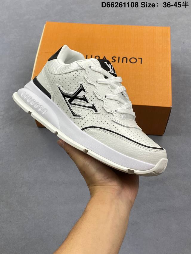 特 Lv-路易威登-经典走秀新款 全黑 原版1：1开发！！上脚非常舒适 奢侈用料，做工精细，中底印有欧洲制造英文字母 鞋面由意大利进口小牛皮拼接，侧边饰有品牌L