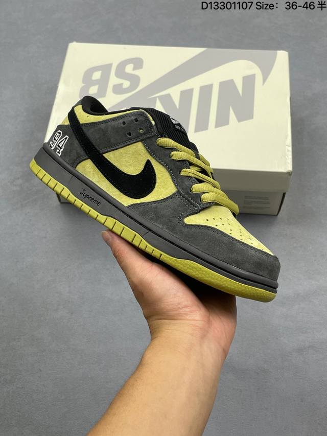 头层带半码 Supreme X Nike Dunk Sb Low pro Og Sup X 耐克 Sb 低帮 联名黑红 鞋身整体以黑色作为主色调，搭配黑色框架覆