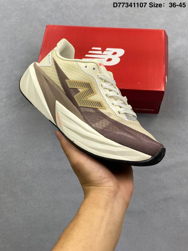 新百伦 Nb New Balance Fuelcell 轻量跑鞋 超轻量化低帮休闲运动慢跑鞋 #原楦原纸版开发版型 采用超轻透气3D针织网眼材料结构鞋面及打印L