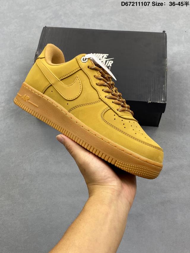 耐克Nike Air Force 1 Low 空军一号低帮百搭休闲运动板鞋。柔软、弹性十足的缓震性能和出色的中底设计，横跨复古与现代的外型结合，造就出风靡全球三
