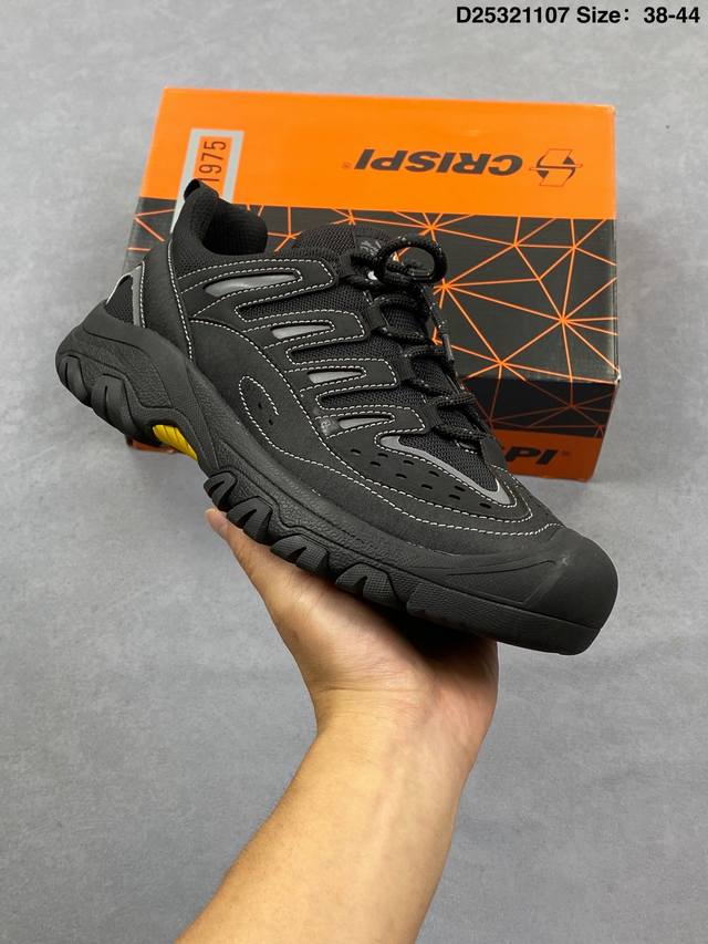 Ecrispi Monaco摩纳哥登山鞋 意大利户外防水徒步登山鞋。采用Vibram防滑大底和Gore-Tex内衬。该款经典款Monaco Gtx中帮徒步鞋采用