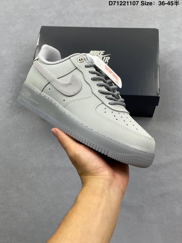 耐克Nike Air Force 1 Low 空军一号低帮百搭休闲运动板鞋。柔软、弹性十足的缓震性能和出色的中底设计，横跨复古与现代的外型结合，造就出风靡全球三