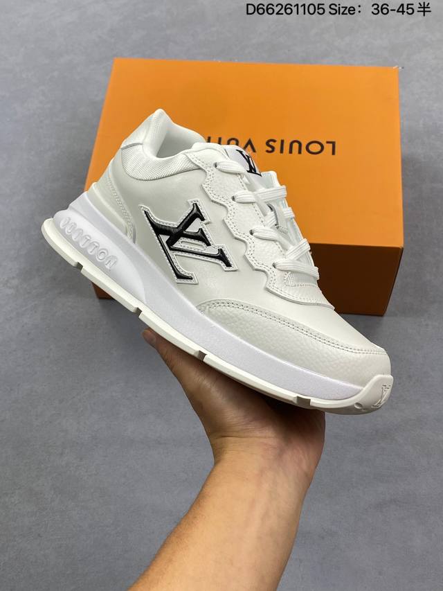 特 Lv-路易威登-经典走秀新款 全黑 原版1：1开发！！上脚非常舒适 奢侈用料，做工精细，中底印有欧洲制造英文字母 鞋面由意大利进口小牛皮拼接，侧边饰有品牌L