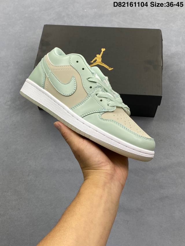 Nike Air Jordan 1 Low Aj1乔1低帮休闲板鞋 同步官方配色 头层皮打造 正确满胶鞋垫 四线拉帮 原厂织唛标 鞋舌高弹海绵填充 官方货号:D
