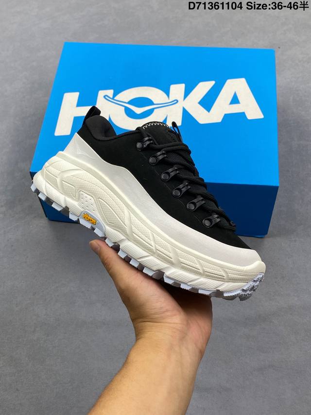 公司级Hoka U Tor Summit Tp 轻盈跑鞋 这个品牌来自于新西兰的毛利语，Hoka表示大地，One One表示飞越，连起来就是飞越地平线，One