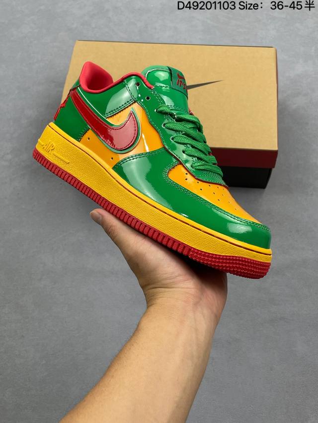 耐克Nike Air Force 1’07空军一号低帮百搭休闲运动板鞋。柔软、弹性十足的缓震性能和出色的中底设计，横跨复古与现代的外型结合，造就出风靡全球三十多