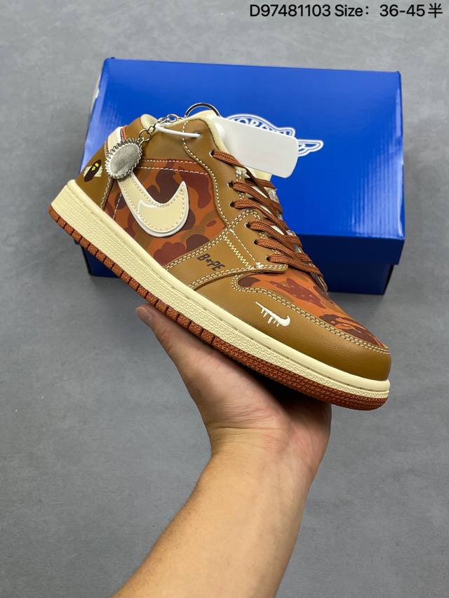 Fragment X Travis Scott X 斯图西 Air Jordan 1 Low 三方联名倒钩 性价比原盒出货 全新的三方联名低帮倒钩鞋面延续了黑脚