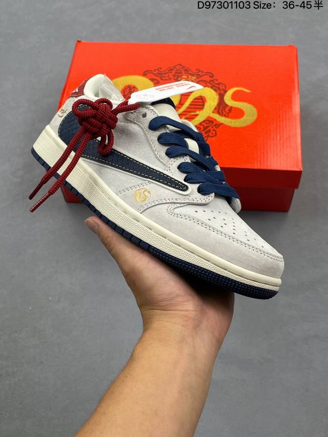 Fragment X Travis Scott X 斯图西 Air Jordan 1 Low 三方联名倒钩 性价比原盒出货 全新的三方联名低帮倒钩鞋面延续了黑脚