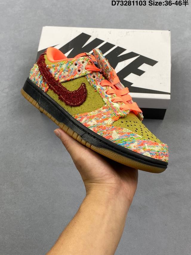 Nike 耐克 原楦原纸版开发，采用固色翻毛皮革鞋面材质，内置Sole真气垫装置及耐磨橡胶大底全黑造型呈现,耐克Nike Sb Dunk Low Black F