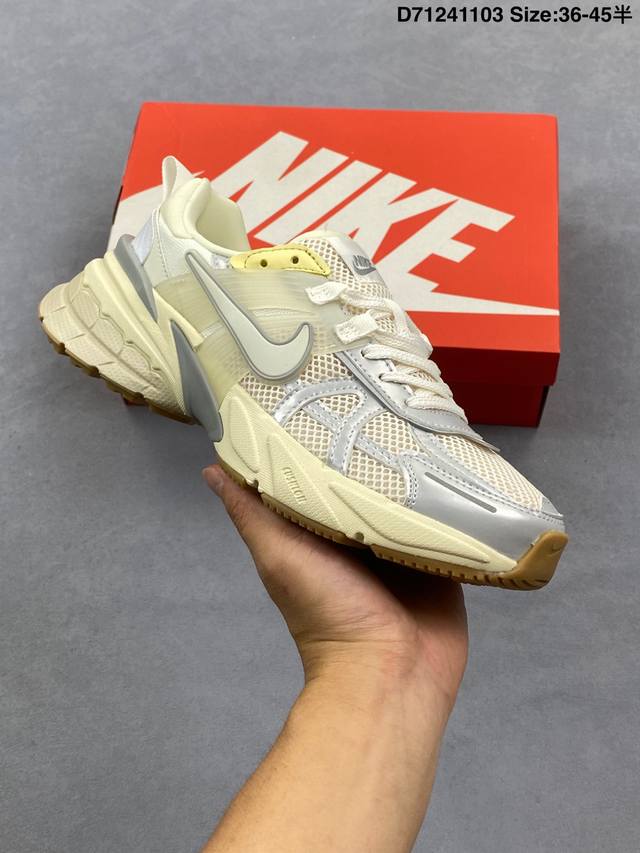 耐克Nike Wmns V2K Runtekk Low”Metallic Silver”复古潮系列未来复古老爹风百搭休闲运动慢跑鞋“ 货号：Fd0736-104