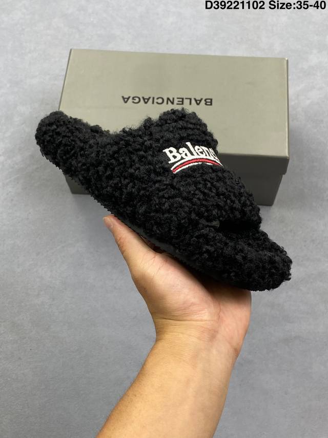 巴黎世家 Balenciaga露脚趾棉拖鞋 秋冬新宠 毛毛拖鞋，行走的毛嘟嘟，巨显可爱和时髦，拉长腿一绝，出奇的暖和！强烈推荐真的爱！ 尺码：35 36 37