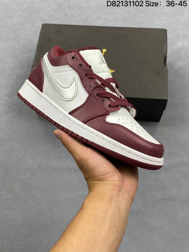 真标Nike Air Jordan 1 Low Aj1 乔1 耐克 低帮休闲板鞋 同步官方配色 货号:553558-138 尺码:36 36.5 37.5 38