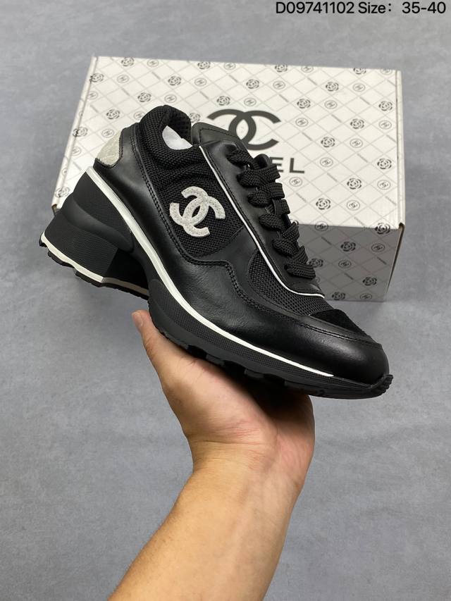 香奈儿Chanel 香奈儿 女鞋 新款高级运动鞋、老爹鞋系列！各路网红.博主.潮人一夜刷爆小红书Ins...正品11原版开模，鞋身轻便且有内增高的隐藏属性，上脚