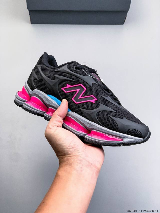 新百伦 New Balance Nb U2000Ea 运动跑步鞋。此复刻经典鞋款，加入当下大热的户外元素，以曾经篮球鞋款型式样加以打造鞋款造型。编织鞋带以及加强