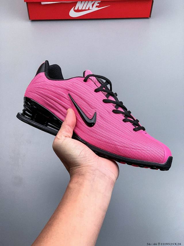 公司级！耐克Nike Shox Z 缓震透气运动休闲运动鞋 鞋身采用了简约的设计语言，更有一体化的感觉，但流行性的线条结合 Swoosh 标志，依然有着十足的动