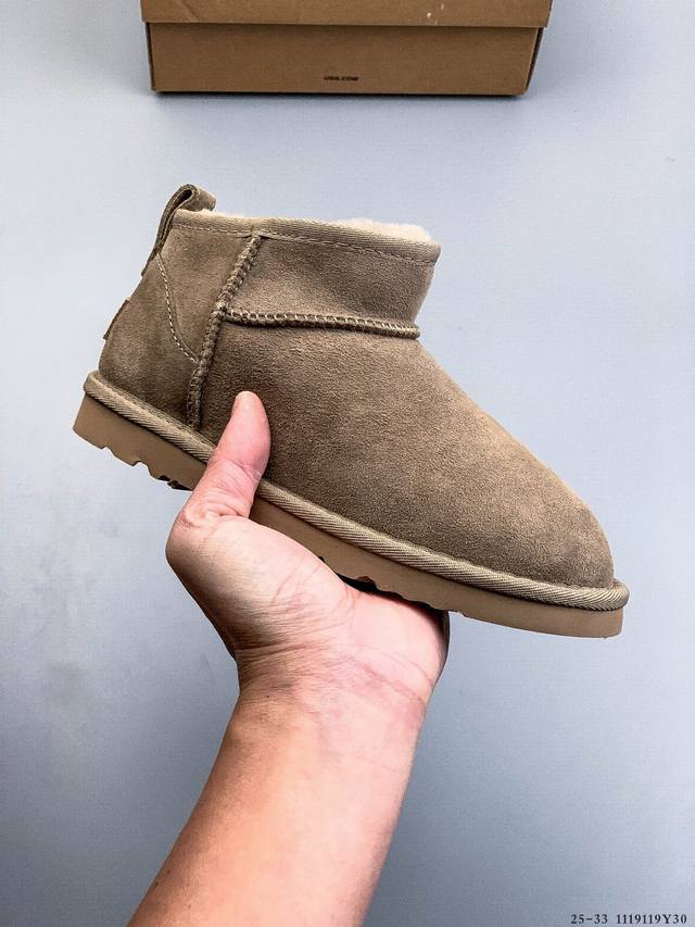 Ugg 秋冬保暖舒适时尚平底休闲小童鞋 独立原版开发大底羊绒鞋垫冬季保暖外出家居都是很适合的选择 1119119Y30