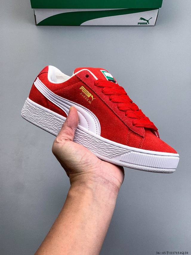 彪马puma Suede Xl 全新休闲板鞋！鞋身通体采用细腻的麂皮材质，厚实柔软，质感出众；鞋侧保留puma标志性跑道图案，侧面与后跟点缀金属色puma Lo
