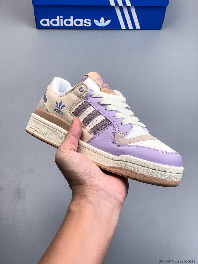 阿迪达斯 Adidas Originals Forum 84 Low Adv 低帮百搭潮流休闲运动板鞋。以复古篮球鞋的外形为基础，采用皮革拼接，简约百搭，更加贴
