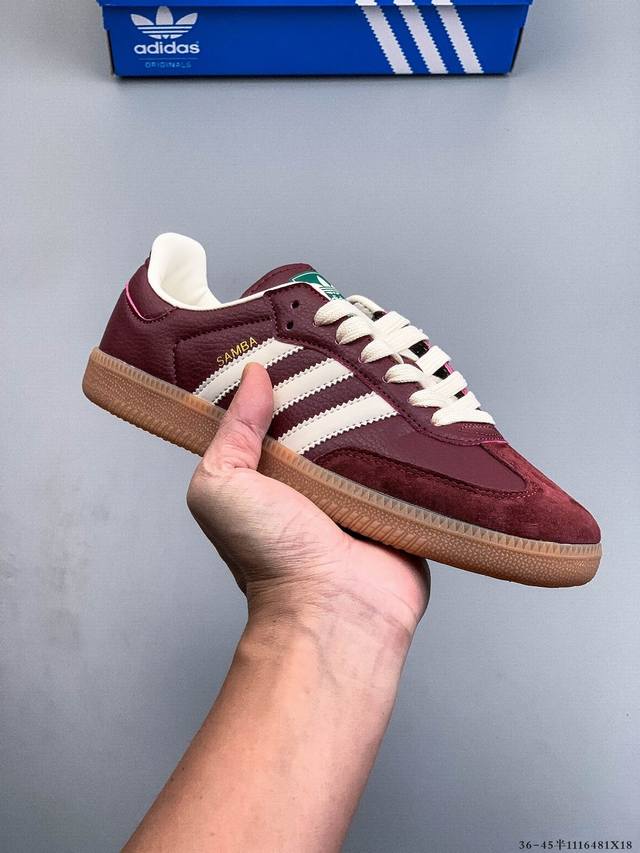 Adidas Samba Og 经典德训鞋休闲板鞋 Adidas 近70年的经典Samba Og 修长的鞋楦,略微尖尖的鞋头,翻毛皮的鞋头拼接,这些我们都看得到