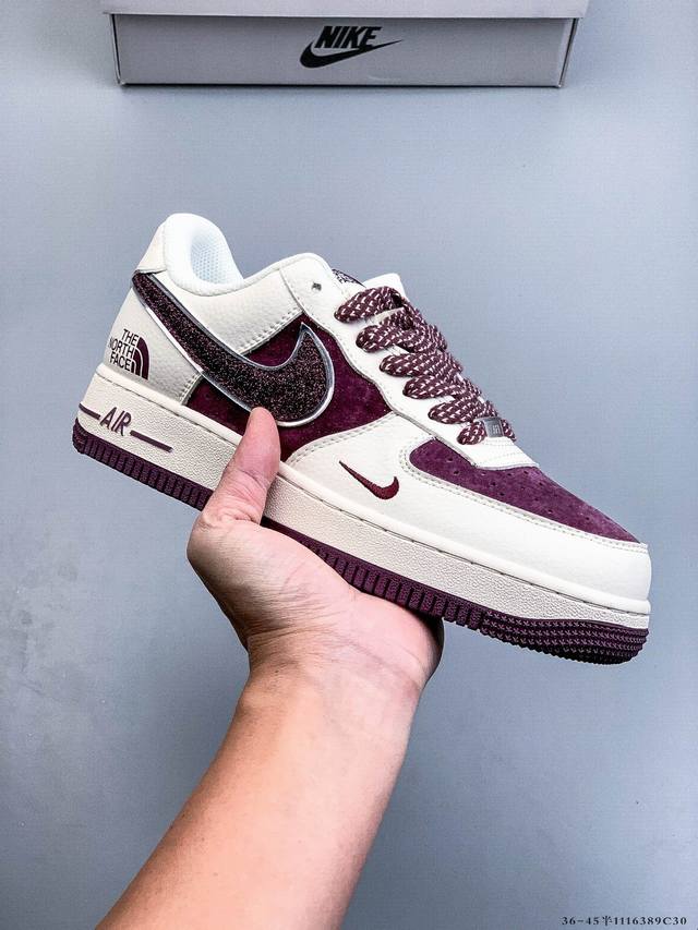 原楦数据纸版，采用硬质优质皮革鞋面材质，内置全掌Air Sole气垫。耐克 Nike Air Force 1 Low 空军一号低帮百搭休闲运动板鞋 111638