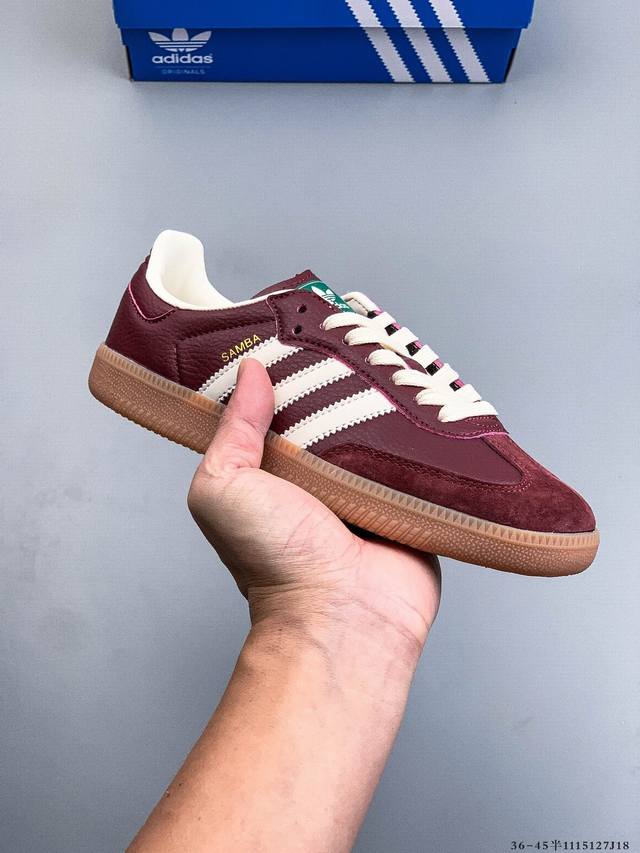 Adidas Samba Og 经典德训鞋休闲板鞋 Adidas 近70年的经典Samba Og 修长的鞋楦,略微尖尖的鞋头,翻毛皮的鞋头拼接,这些我们都看得到