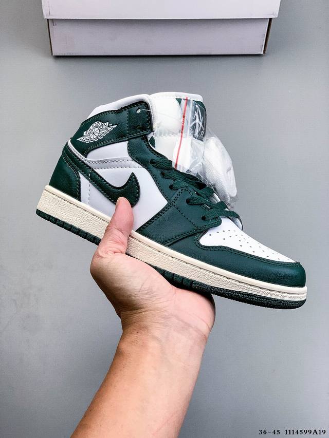 耐克Nike Air Jordan 1 Mid Aj1乔丹一代中帮经典复古文化休闲运动篮球鞋 1114599A19